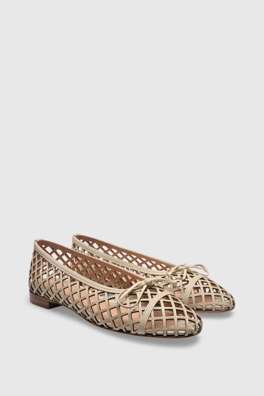 Unützer Women's Ballerina 9305 Chalk Tassel Flats in Weiß | Elegant Tassel Detail Ballet Shoes